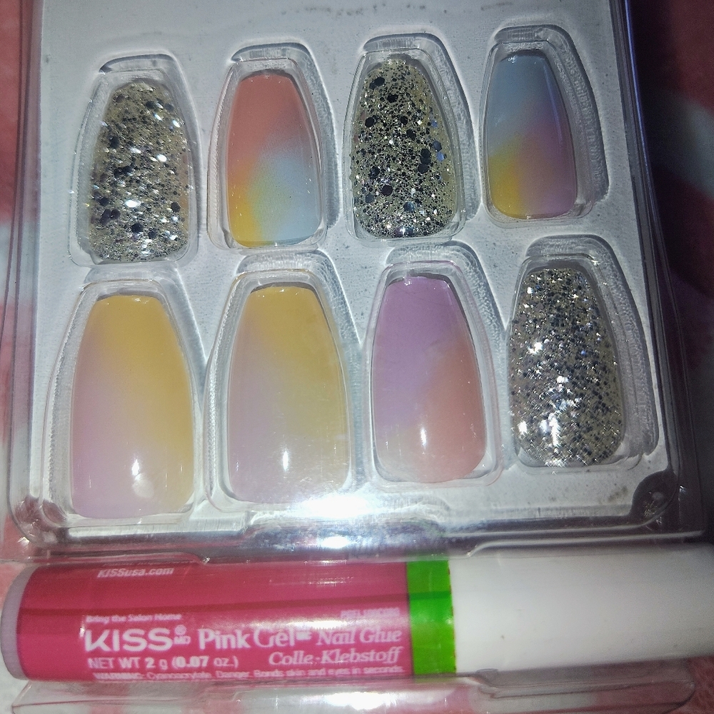 KISS Voguish Fantasy Nailkit With Glue. Med Length In Subway Station